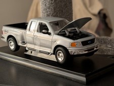 BOLD SILVER 1999 FORD F-150