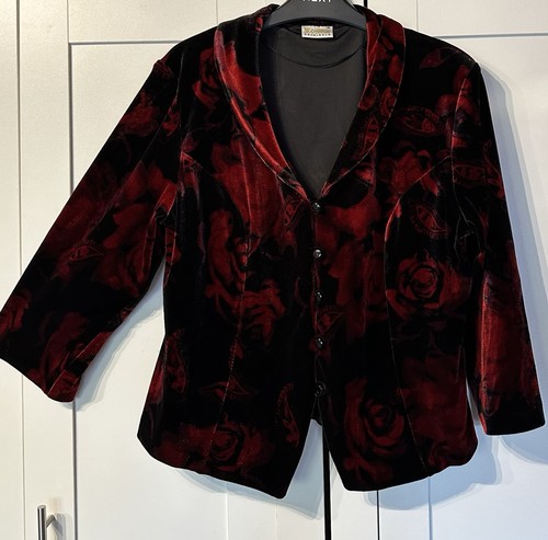 Black deep red - &,