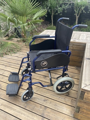 Lightweight folding wheelchair