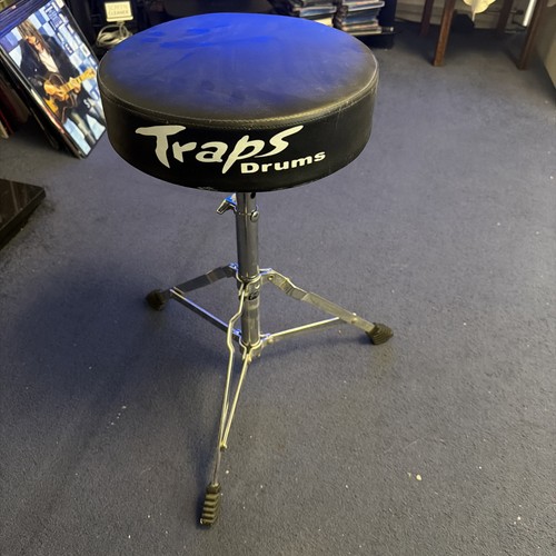 Traps round throne - 🤖🥁,