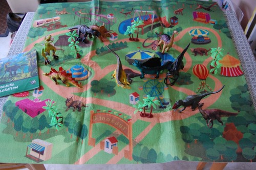 Bundle dinosaur figures - of,