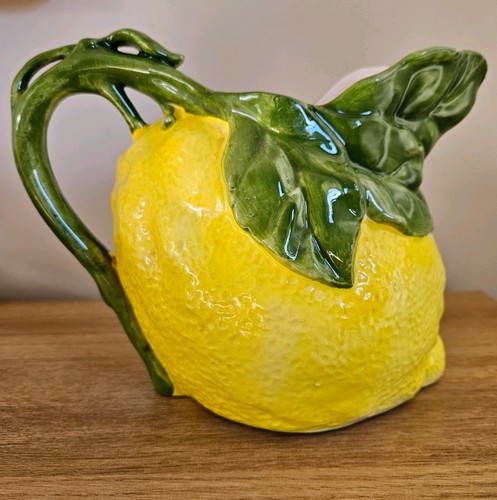 Italian majolica ceramic - ceramic, lemon