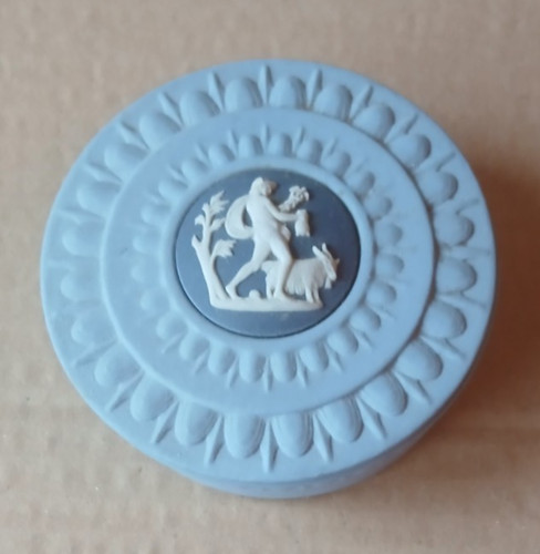 Wedgwood blue tri - wedgwood, coloured