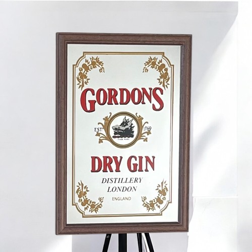 Gordons dry gin - gin, wooden