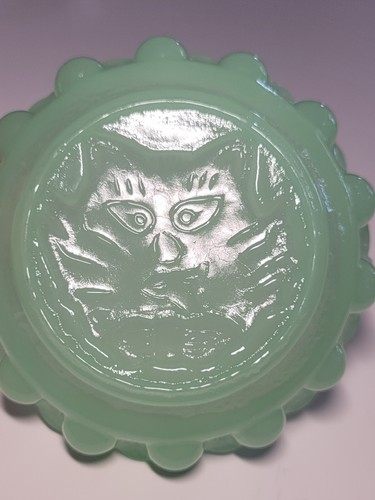 Jadeite glass cat - glass,