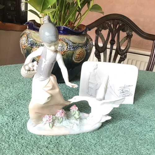 Lladro aggresive goose - lladro,