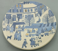 Arabia Finland Tori Market Place small plate by artist Raija Uosikkinen VGC 12cm