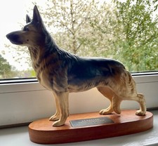 LARGE COLLECTABLE CONNOISSEUR