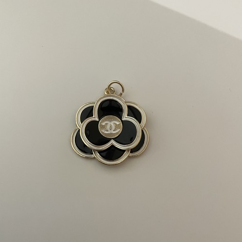 Chanel camellia zip pull - chanel,