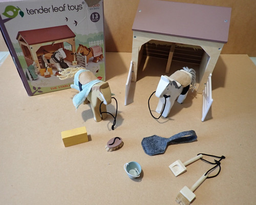 Tender leaf toys - tender, stable