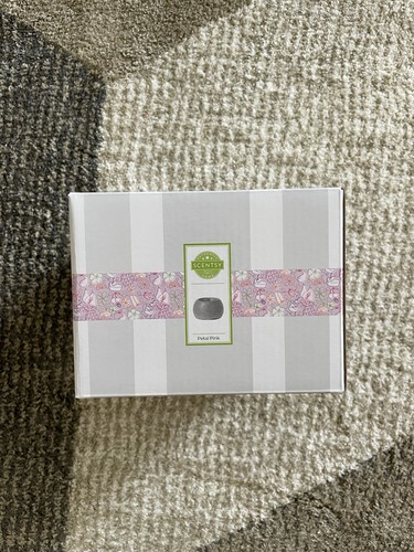 Scentsy petal pink warmer - petal, nib