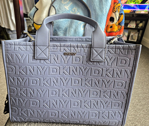 Dkny blue embossed logo - blue,