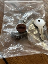 Thule N140 Lock Barrel (x2) & Key (x1)