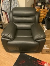 Real Black Leather Electric Recliner Chair. Excellent Condition Fully Working