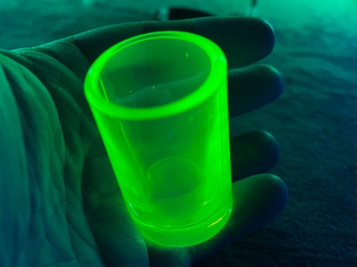 Uranium vaseline glass yellow - vaseline,