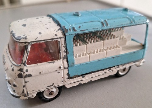 Corgi toys 466 commer - toys, milk