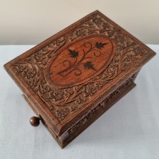 VINTAGE WOODEN CIGARETTE BOX