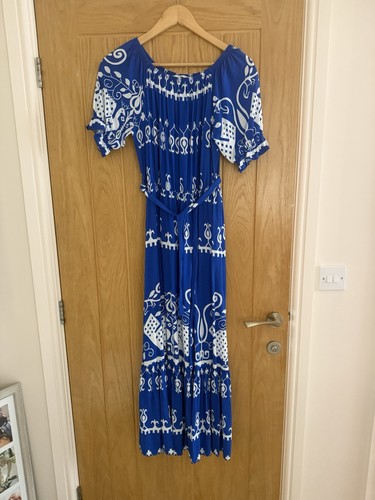 Blue white greek patterned - /,