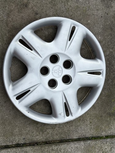 Toyota avensis wheel trim - avensis,
