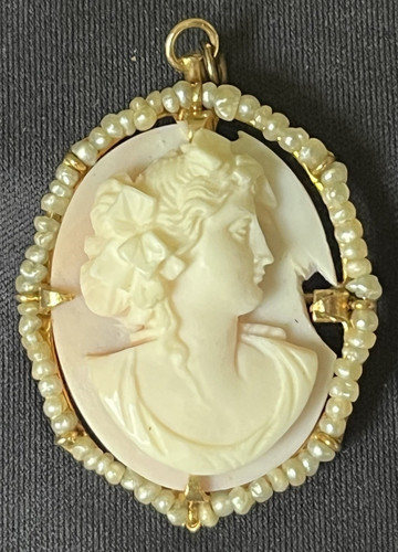 10k gold oval shell carved - gold,