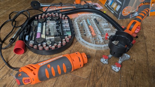 The renovator twist saw - the, twist-a-saw
