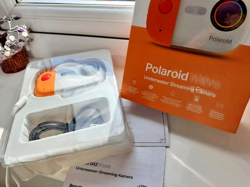 Polaroid wave underwater - wave,
