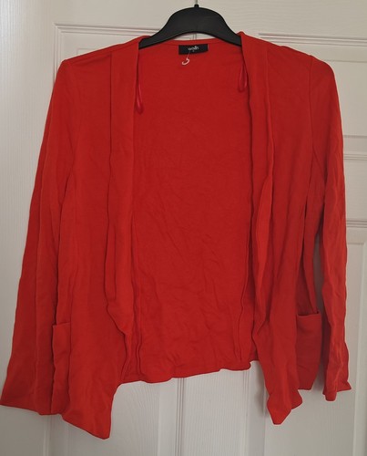 Wallis red open - open, front