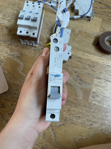 Hager adn132 b32 32a - hager, rcbo