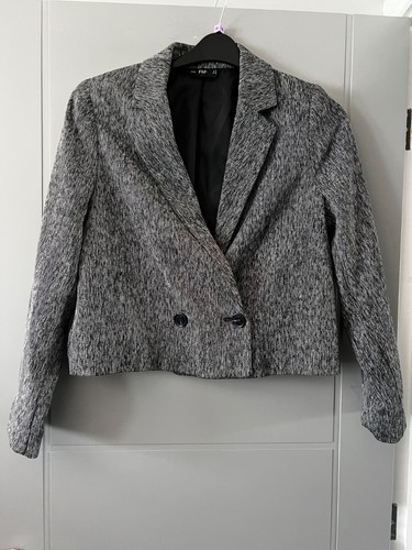 Cropped black and white - black,