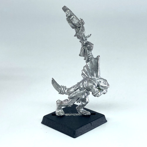 Skink standard bearer - standard,