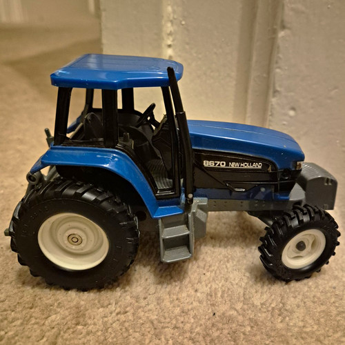 Ertl new holland 8670 tractor - ertl,