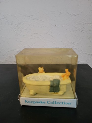 Dolls house furniture - -, resin