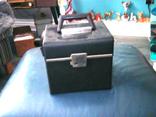 Retro 7 Inch Vinyl Record  Storage / Carry Case. Red. Approx 40-50