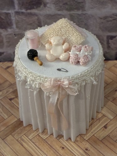 Dolls house scale - 1/12,
