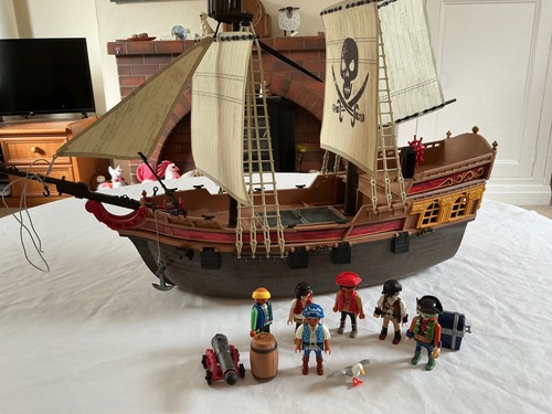 Large playmobil pirate ship - large,