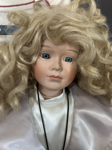 Eloise the haunted - , doll