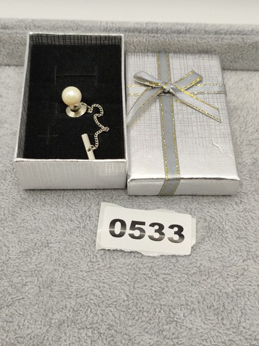 Pearl silver tone - &, tie
