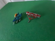 BRITAINS Farm Deetail 1:32 -  3 FURROW PLOUGH & RED FRAMED ROLLER