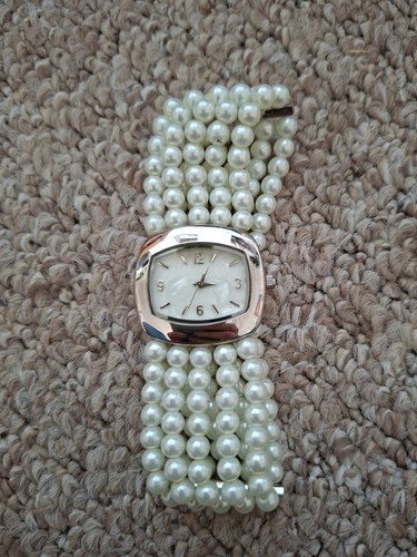 Avon ladies row faux - 5,