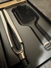 ghd Professional Smart Styler Gift Set with heat protection spray