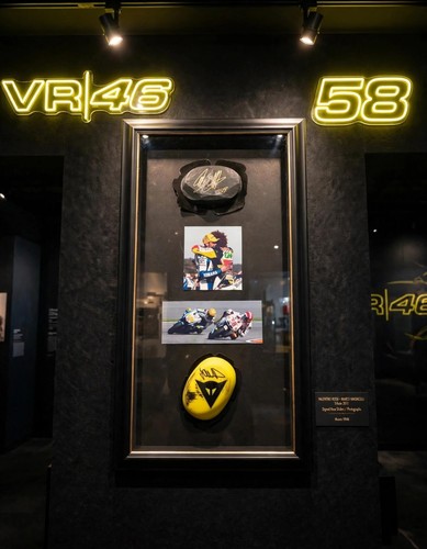 Knee slider signed valentino - signed,