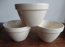 THREE VINTAGE CREAM CLOVERLEAF