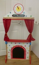 Childrens Wooden Puppet Theatre with Glove/Hand Puppets for pretend/role play