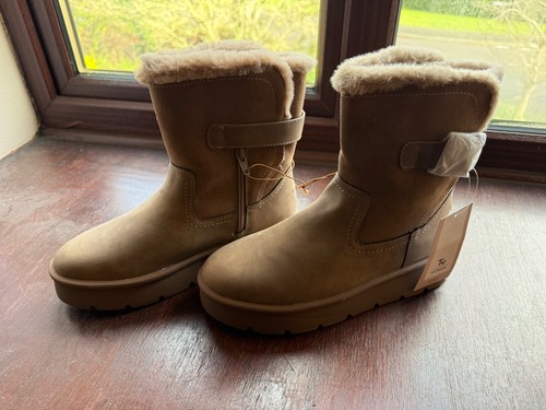 Taupe faux suede - -,