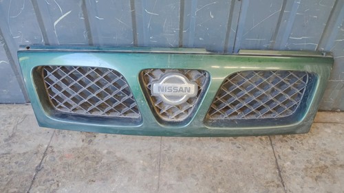 Front bumper grille nissan - front,