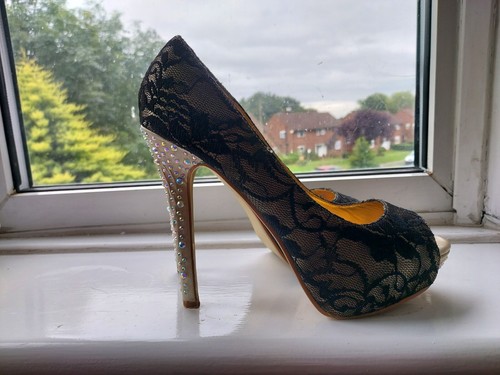 Striking very good condition