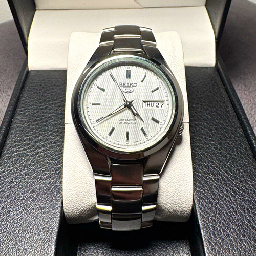 Seiko classic 37mm silver - seiko,