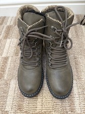 PAVERS GREEN CUFFED BOOTS SIZE