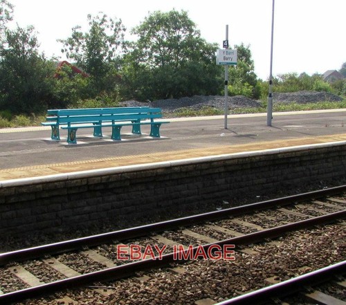 Photo turquoise benches - turquoise,