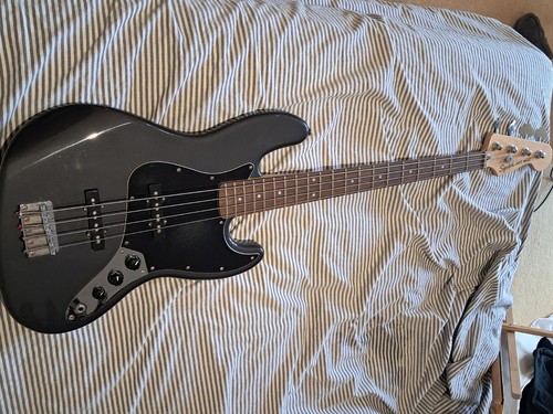Squier affinity jazz - squier,